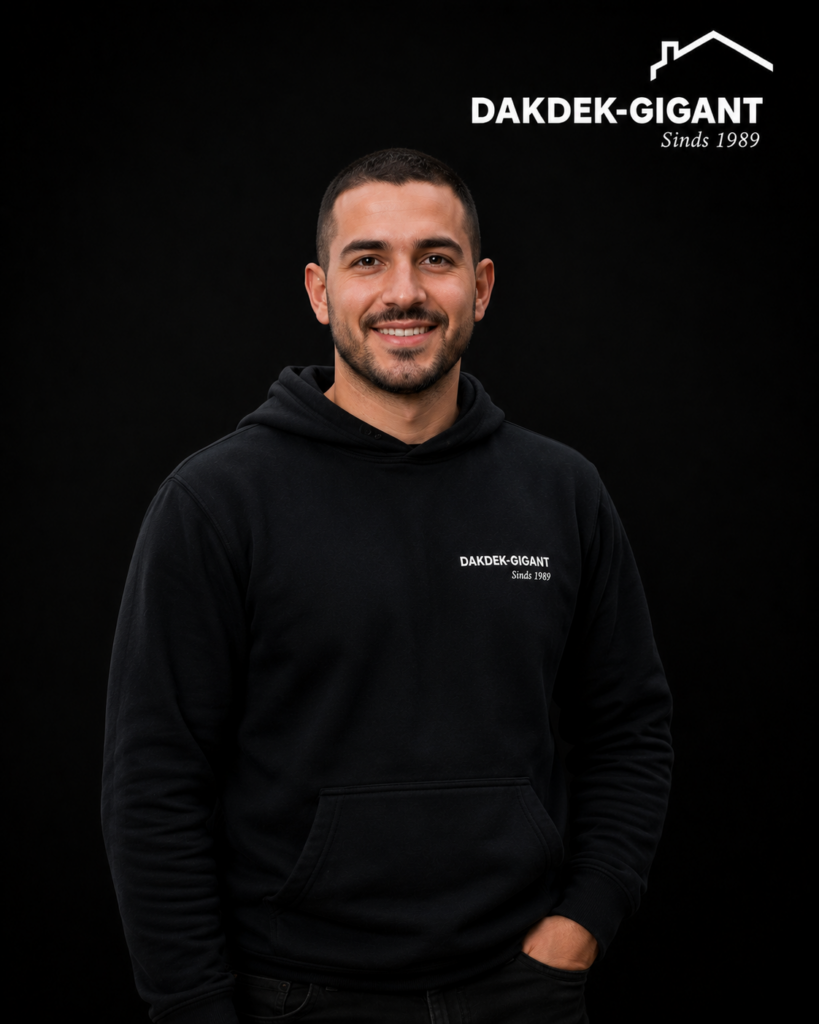 Portret van Silvano, verduurzamingsspecialist bij Dakdek Gigant